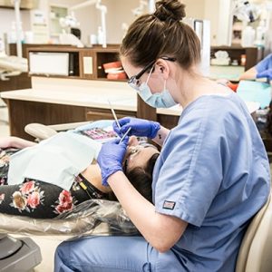 Dental Assistant Schools: Know What Kind of Instructors